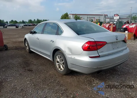 2016 Volkswagen Passat 1.8T S из США, поврежденный, VIN 1VWAT7A38GC009371